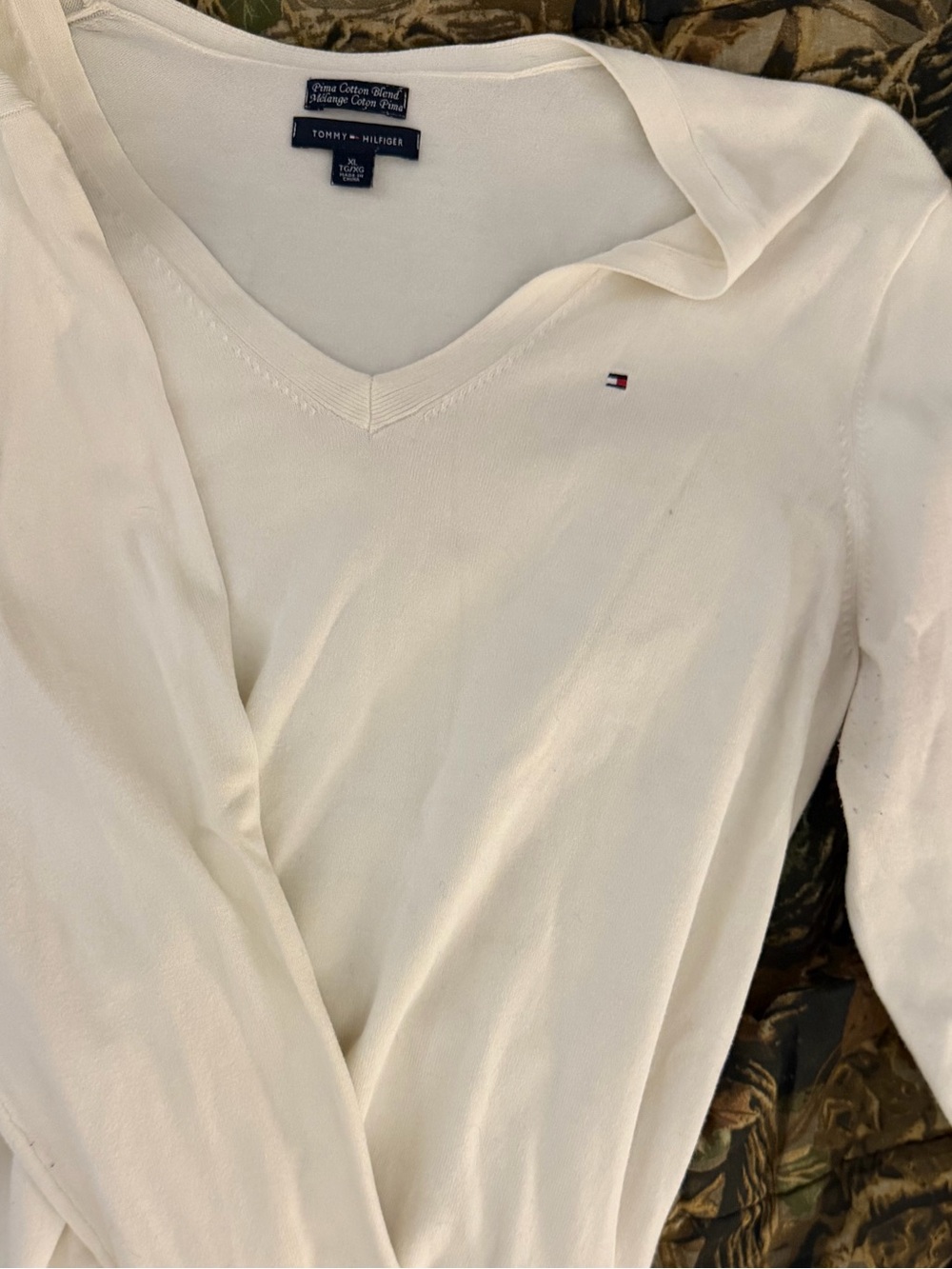 Tommy Hilfiger Women's Off-White V-Neck Sweater - Picture 4 of 5